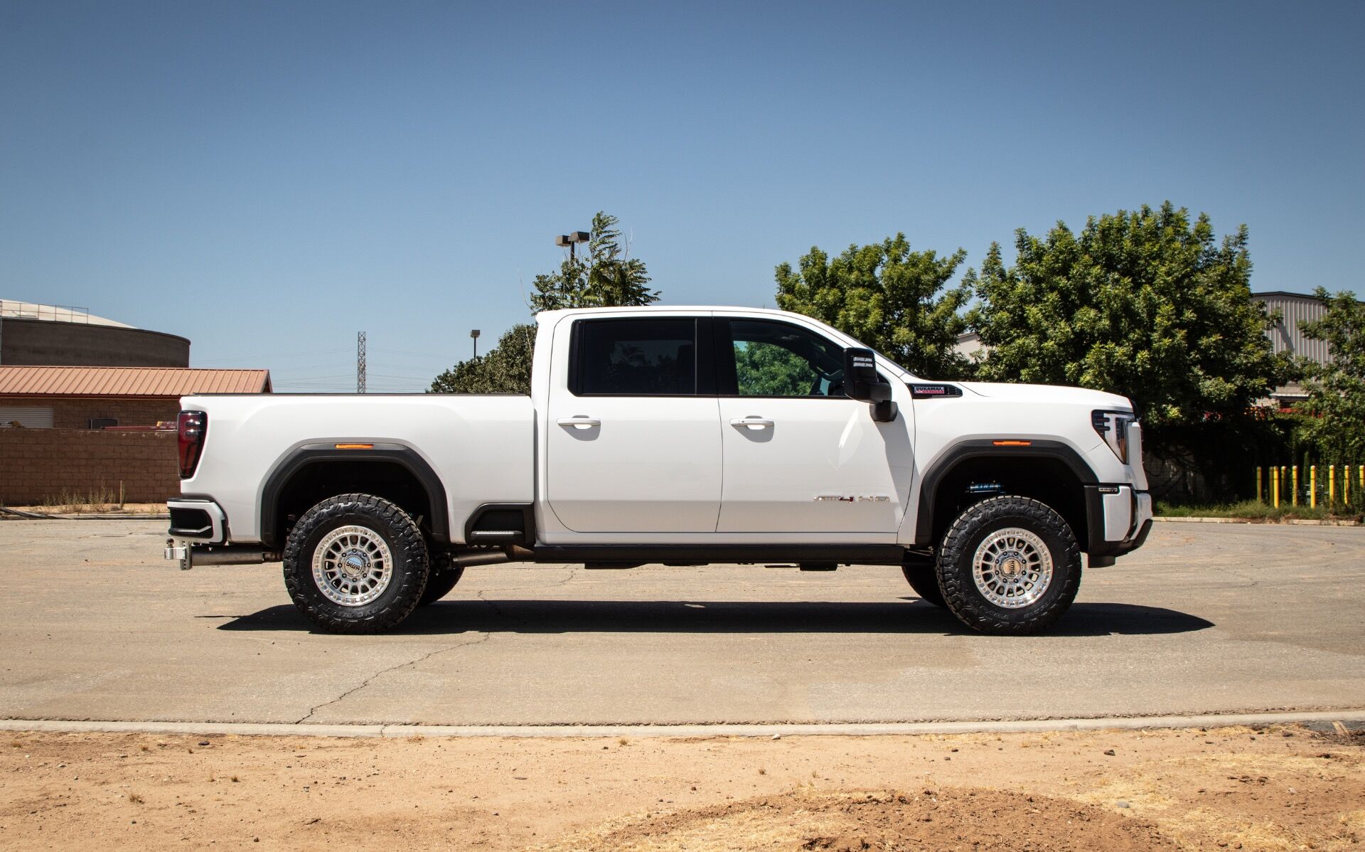 Cognito 3-Inch Elite Leveling Kit with King 2.5 Reservoir Shocks for 20-25 Silverado/Sierra 2500/3500 2WD/4WD photo 3